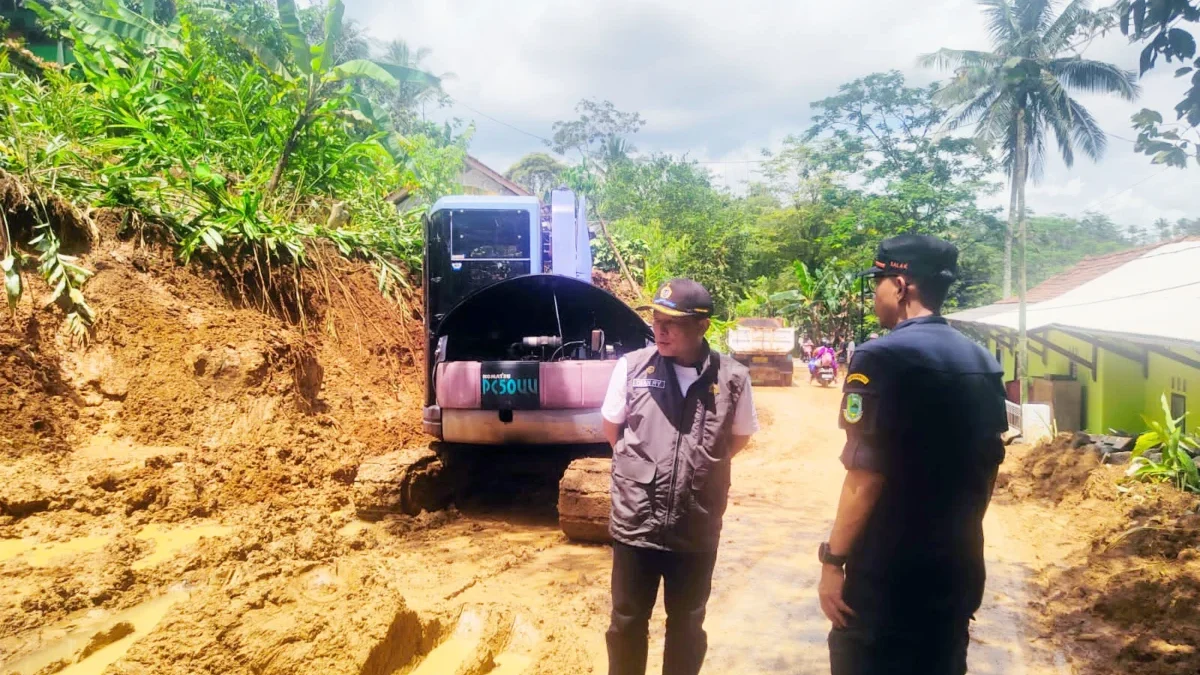 BPBD Percepat Proses Penanganan dan Pembersihan Material Tanah Longsor di Kabupaten Kuningan