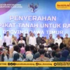 Menteri AHY Dampingi Presiden Joko Widodo Serahkan 10.323 Sertipikat Tanah untuk Masyarakat Banyuwangi