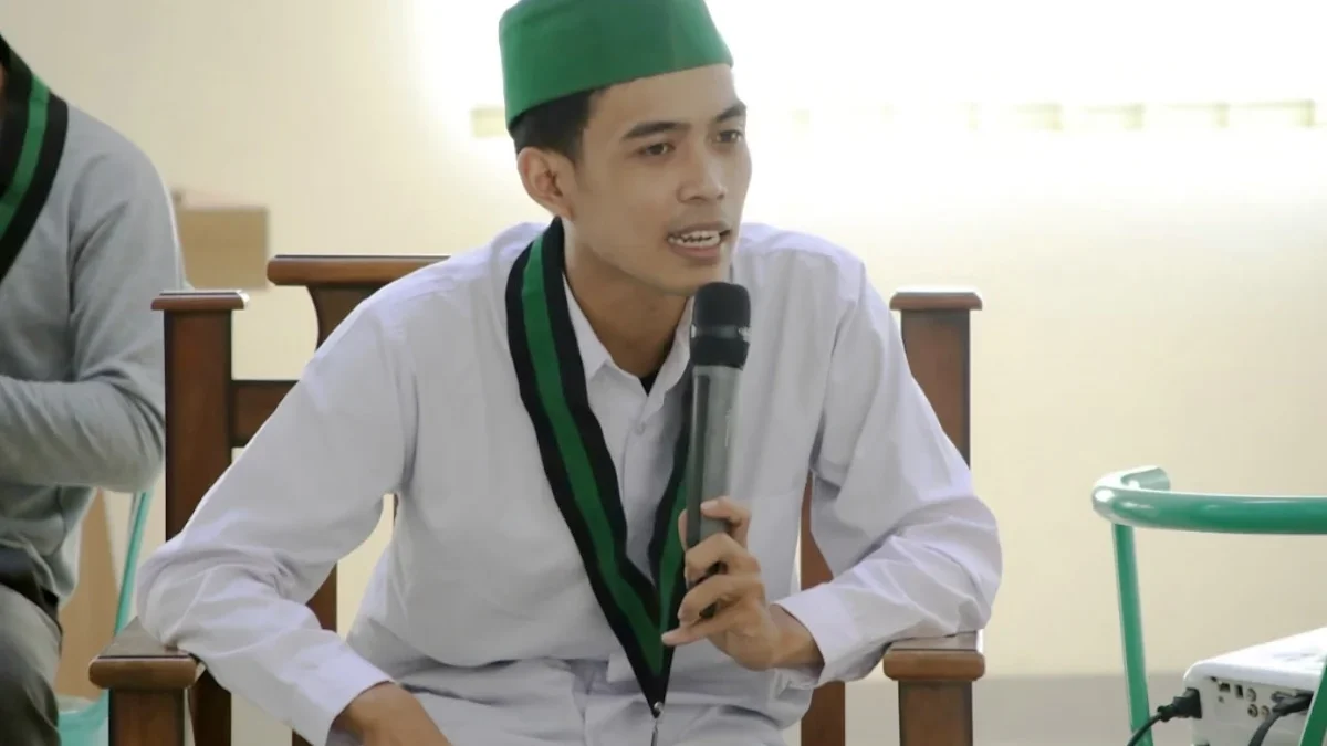 Ketua HMI Cabang Jatinangor-Sumedang Yaser Fahrizal Damar Utama dalam acara Sumedang Political Club di Perpust