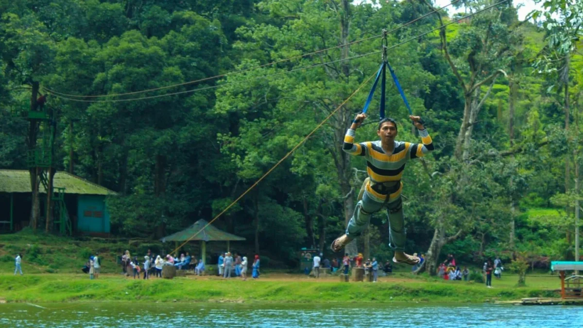 Arena Permainan Flying Fox Telaga Warna