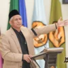 Ustaz Tengku Maulana mengisi tausiah dalam acara Halalbihalal Idulfitri 1445 H yang digelar Dharma Wanita Pers