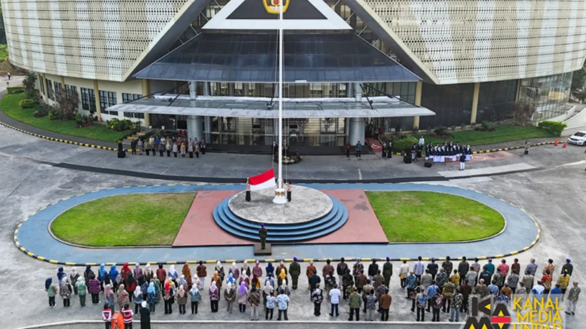 Suasana Upacara Hari Kebangkitan Nasional ke-116 yang digelar di Halaman Gedung Rektorat Universitas Padjadjar