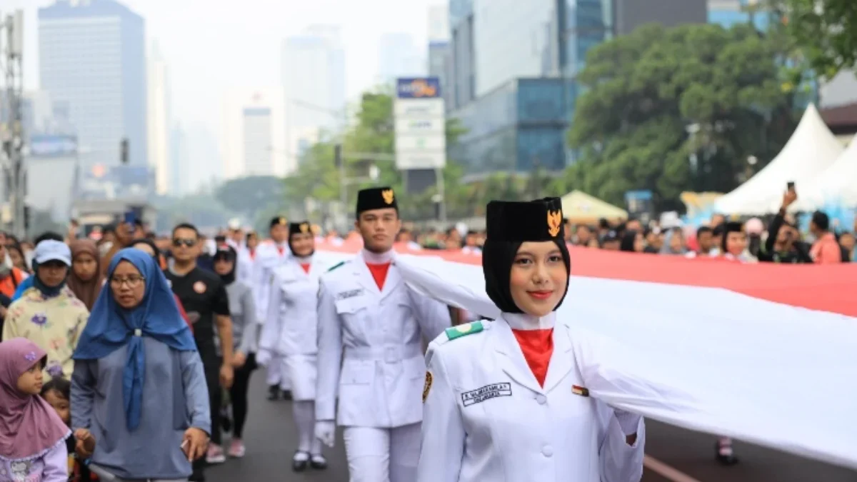 Bendera Merah Putih Membentang Sepanjang 300 Meter di Kirab Pancasila 2024