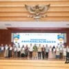 Rektor Universitas Padjadjaran Prof. Rina Indiastuti bersama Penjabat Gubernur Jawa Barat Bey Triadi Machmudin