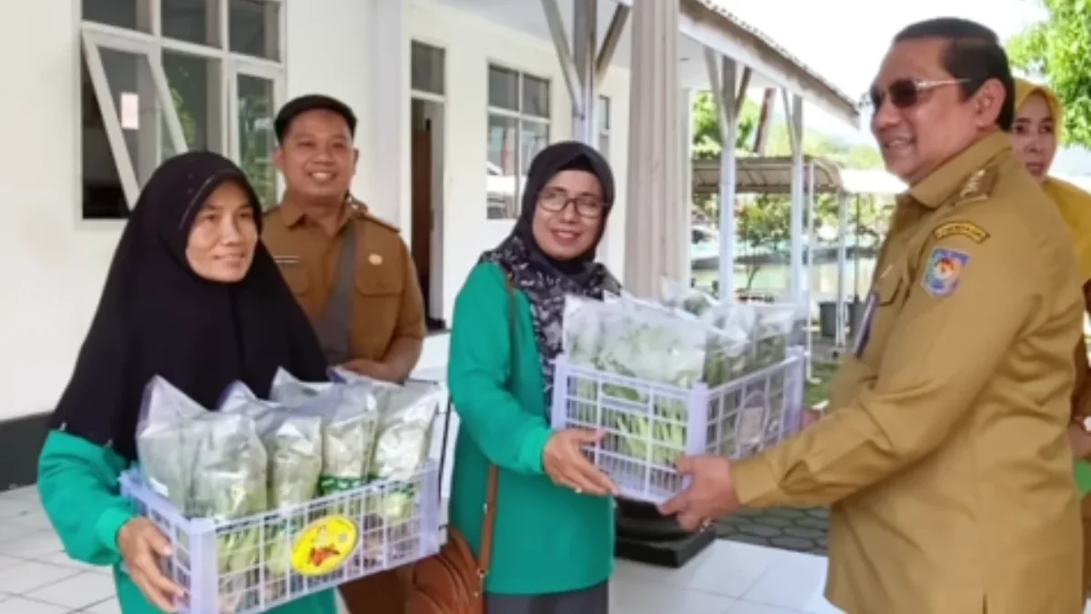 Senyum Panen di Gedung Negara, KWT Kartika Dua Temui Pj Bupati Sumedang