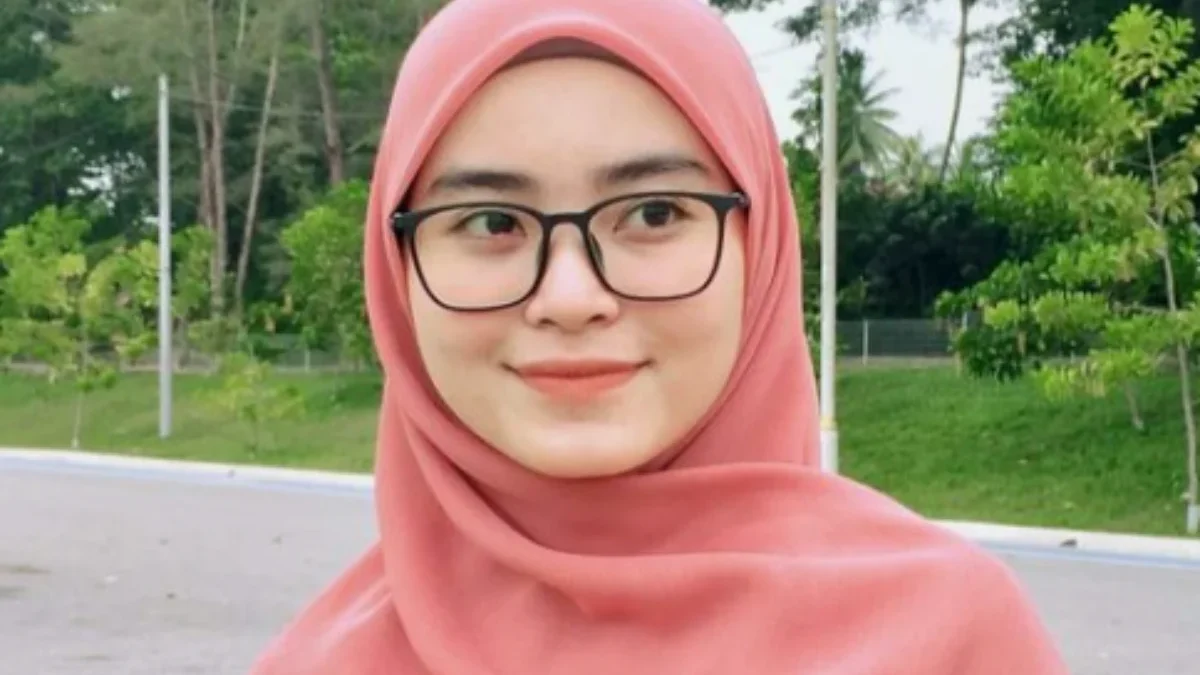 Rekomendasi Warna Hijab yang Membuat Kulit Terlihat Cerah