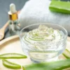 Aloe vera adalah tanaman herbal yang memiliki sifat penyembuhan kulit yang luar biasa.