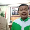 ATEP BIMO/SUMEKS DIWAWANCARA: Dony Ahmad Munir saat diwawancara awak media, kemarin.