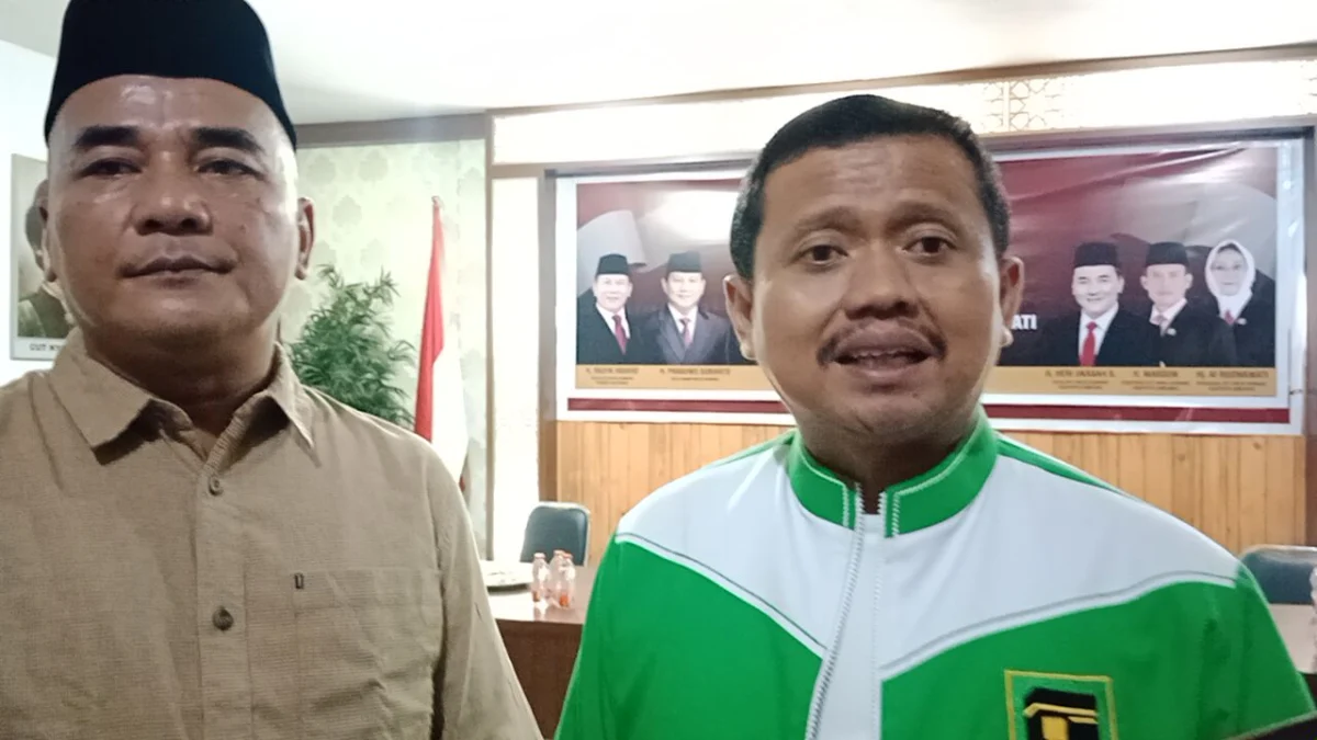 ATEP BIMO/SUMEKS DIWAWANCARA: Dony Ahmad Munir saat diwawancara awak media, kemarin.