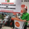 Dony Ahmad Munir memberikan sambutan dalam kunjungan silaturrahmi Keumatan di Sekretariat DPD PKS Sumedang