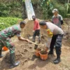 KOMPAK: Babinsa dan Babinkamtibmas di Desa Naluk selalu bersinergi dalam melaksanakan tugasnya.