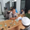 KERJASAMA: Ketua Forum Pedagang Pasar Parakanmuncang, H. Jajang Komarudi saat berada di kantor investor pasar