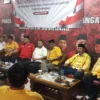 SILATURAHMI: Kaoalisi tiga partai besar PDIP, Golkar, dan PKS menggelar acara silaturahmi di di Sekretariat DP