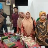 RAMAH: ketua Paguyuban Ibu-ibu Pemasyarakatan (Pipas) cabang Sumedang, Endang Hendaryati (Dua dari kanan) memp