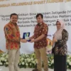 RESMIKAN: Tokoh masyarakat yang juga Bupati Sumedang periode 2018-2023, Dr H Dony Ahmad Munir diundang dalam p