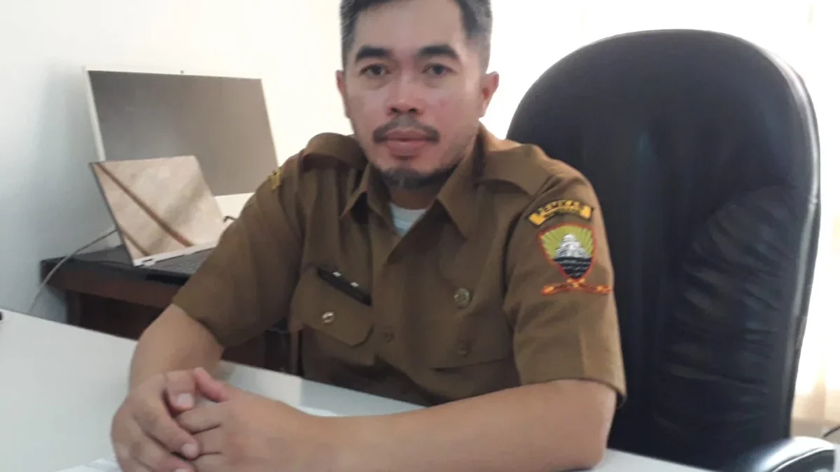 SOSOK: Kepala Bidang Pemerintahan Desa DPMD Kabupaten Sumedang Dadang Rustandi saat berbincang, baru-baru ini.