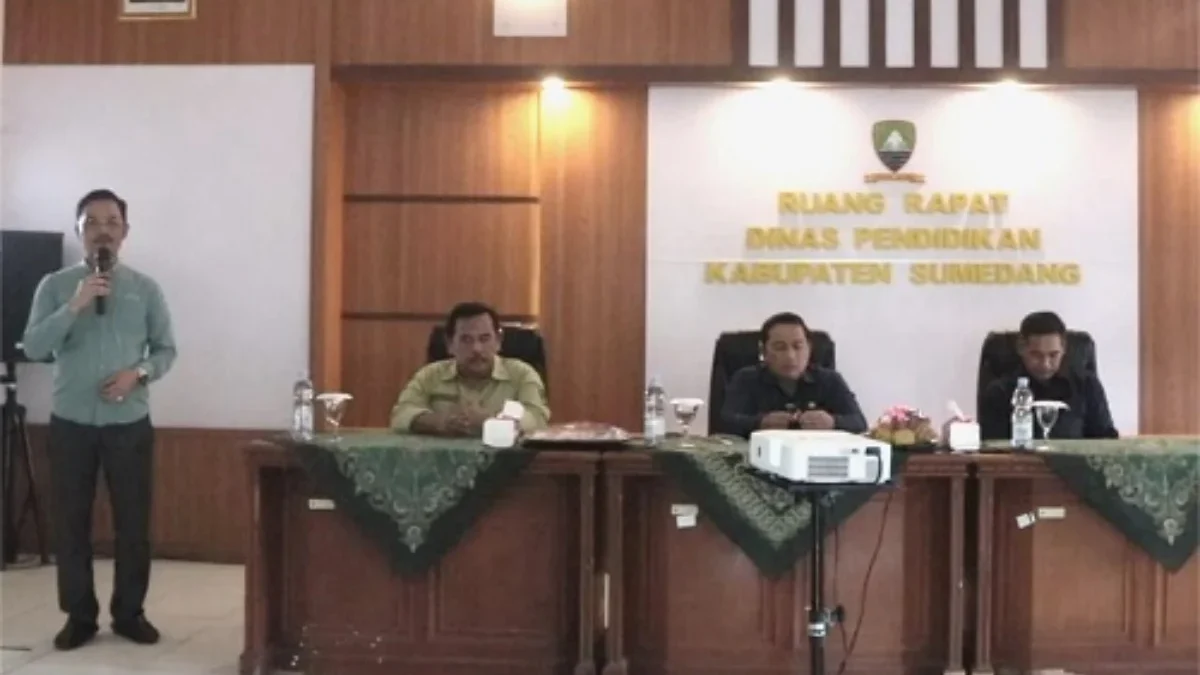 Pj Bupati Minta Guru Berprestasi di Daerah Terpencil Diberi Penghargaan