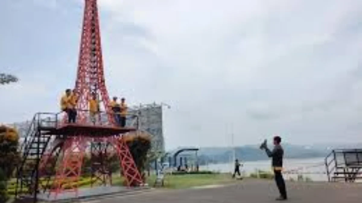 Menara Eiffel Objek Wisata Baru di Sumedang