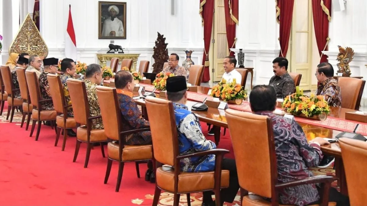 Jokowi saat rapat bersama pimpinan MPR RI--BPMI Setpres