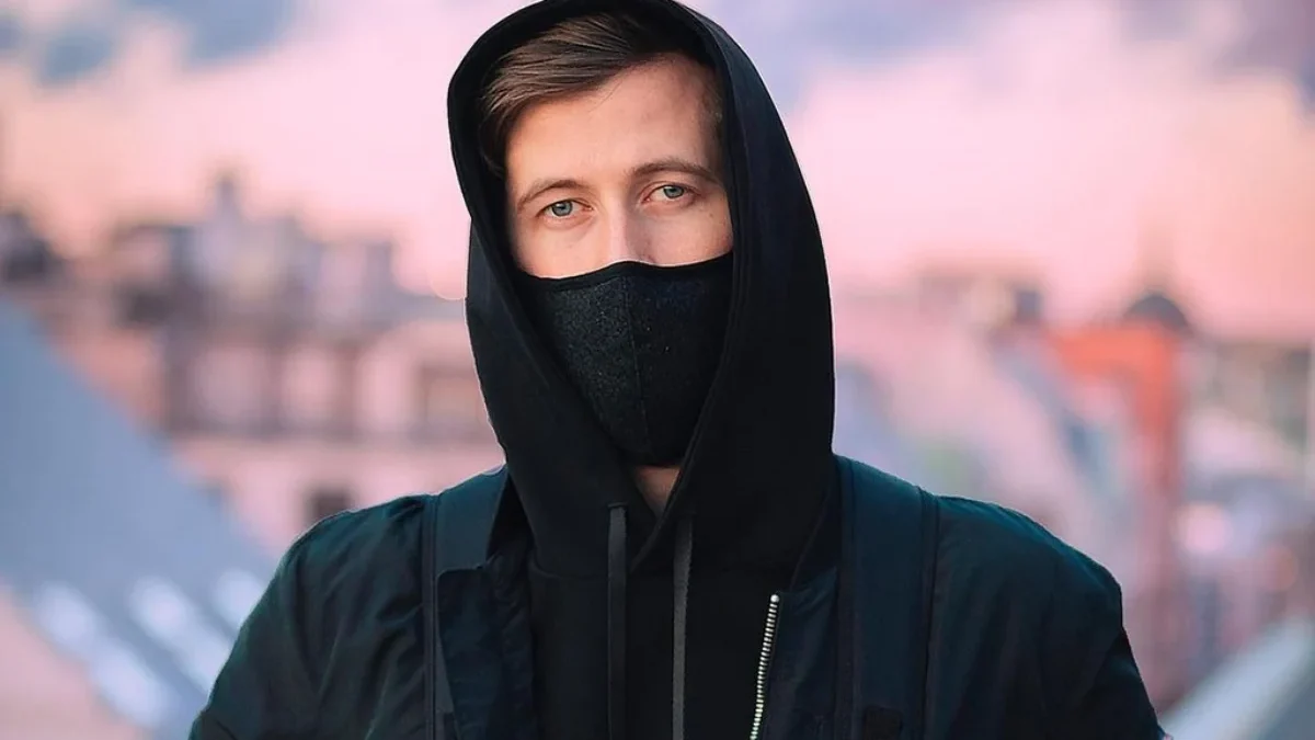 Makna Dibalik Topeng: Simbolisme dalam Penampilan Alan Walker