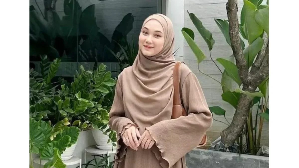 Mengubah Stereotip Hijab Syar\'i Menjadi Mode yang Terkini dan Stylish