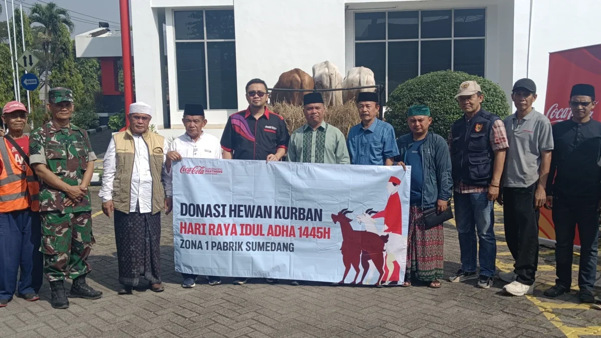 Berkah Idul Adha 1445 Hijriah: CCEP Indonesia Bagikan Hewan Qurban dan Dukung Pengembangan Masyarakat