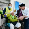 Bey Machmudin Sambut Kedatangan 440 Jemaah Haji Kloter 1 di BIJB Kertajati
