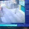 TANGKAPAN LAYAR: Aksi pencurian sepeda motor (curanmor) yang terjadi di Desa Mangunarga, terekam CCTV, Jumat (