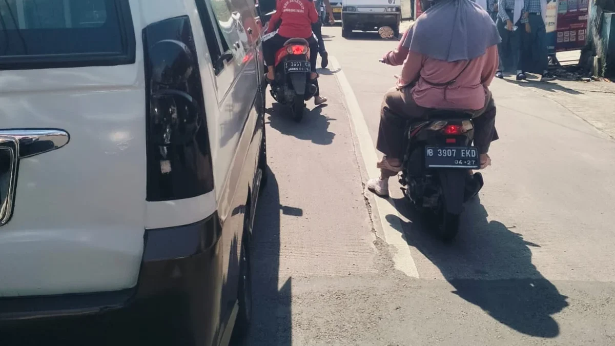 Bikin Kesal! Ini Penyebab Jalan Angkrek di Sumedang Selalu Macet Parah Siang Hari!