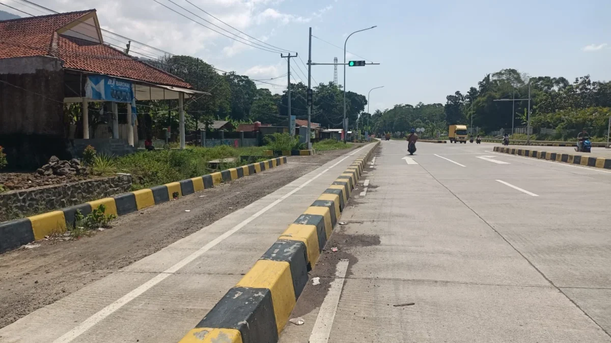 MENINGKAT: Suasana Gerbang Tol Paseh yang mengalami perkembangan pesat, Rabu (5/6).