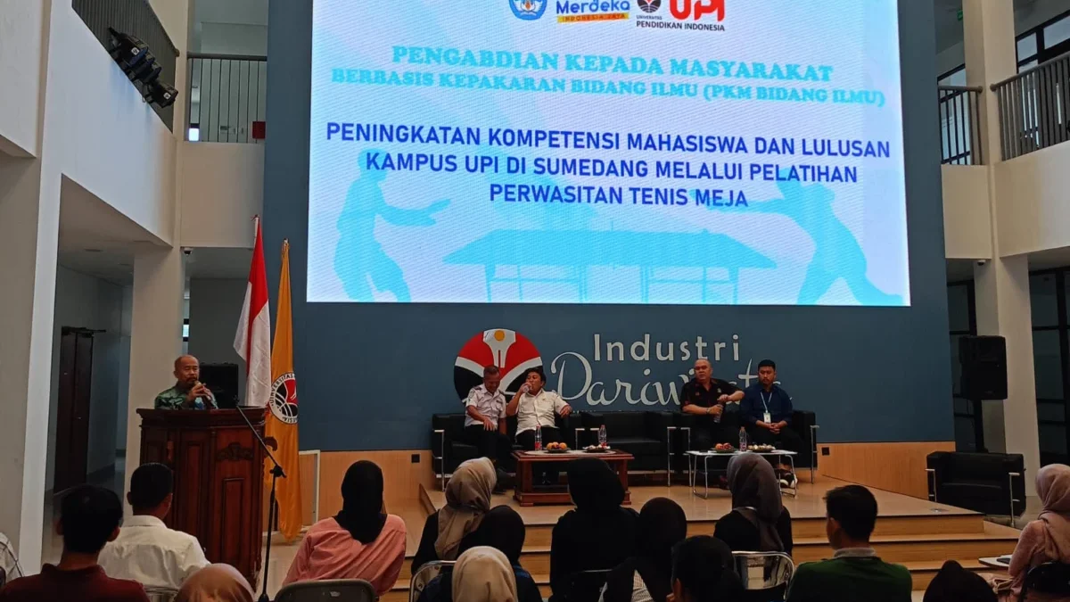 PAPARKAN: Direktur UPI Kampus Sumedang, Prof Dr H Yudha Munajat Saputra MEd, Saat memberikan sambutan pada keg