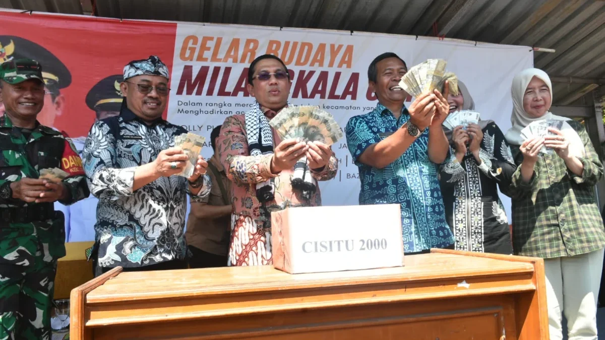 HADIRI: Pj Bupati Sumedang Yudia Ramli saat menghadiri acara Milangkala Kecamatan Cisitu ke-23 di Halaman Kant