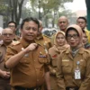 SEMANGAT: Sekretaris Daerah Jabar Herman Suryatman memberikan amanat apel pagi di Dinas DPMPTSP Jabar, Kota Ba