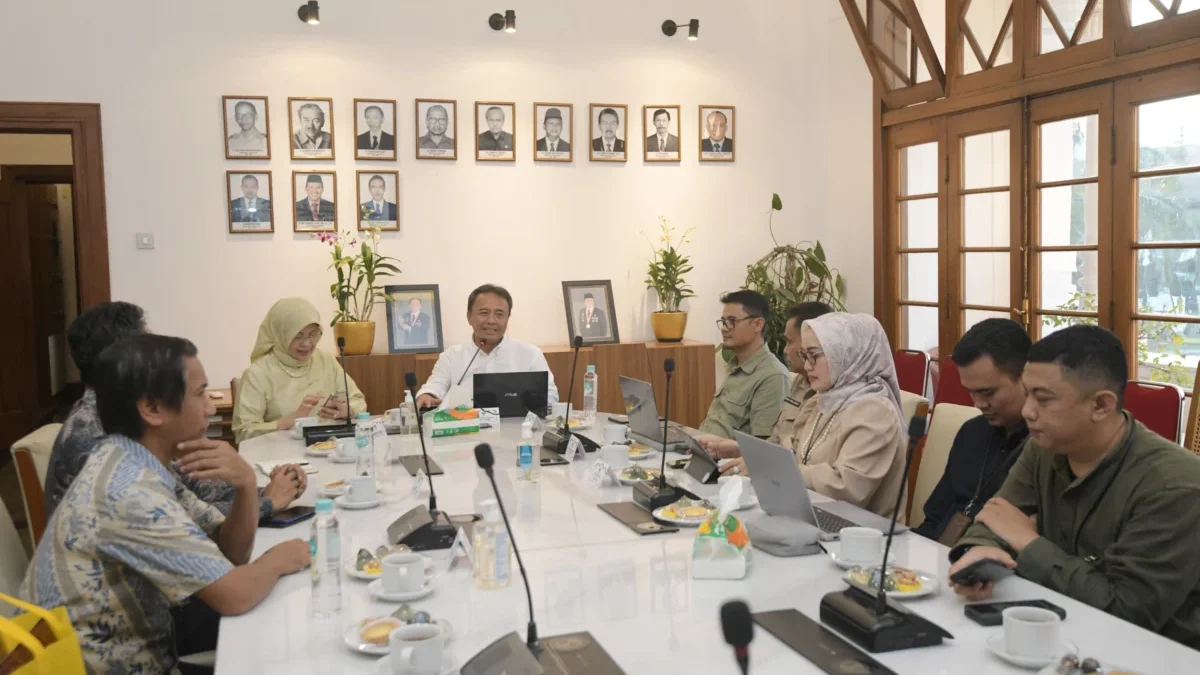 Sekda Jabar Herman Suryatman bertemu Rektor Unpad Rina Indiastuti membahas persoalan penting Jawa Barat