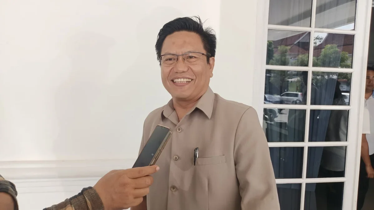 WAWANCARA: Ketua DPD Partai Amanat Nasional (PAN) Sumedang Bagus Noorrochmat saat diwawancara Sumeks, baru-bar