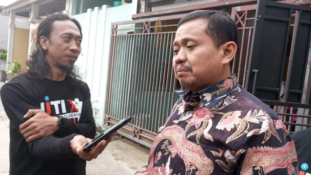 PAPARKAN: Calon Bupati Dony Ahmad Munir saat memaparkan kepada para wartawan mengenai sosok Wakil Bupati yang