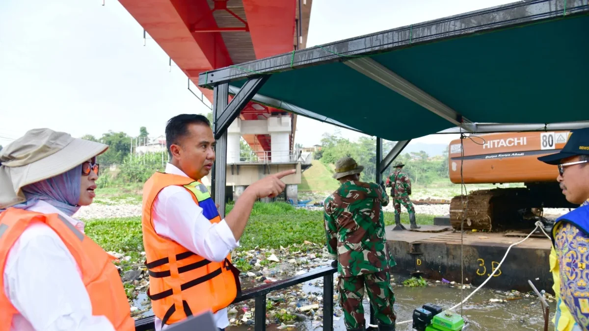 Bey Machmudin Ungkap Kendala Pembersihan Sampah di Jembatan Sapan