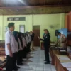 LANTIK: Para petugas Pantarlih saat dilantik di kantor Desa Babakanasem, baru-baru ini.