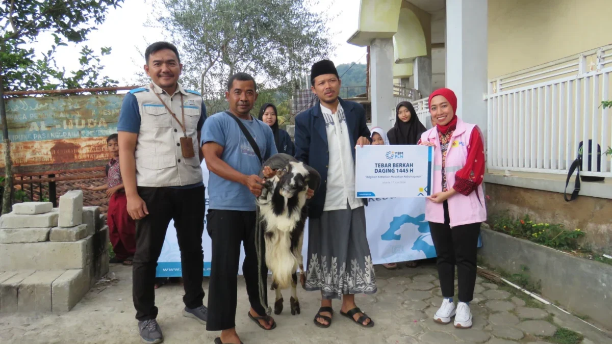 YBM PLN dan PLN UP3 Sumedang Tebar 850 Paket Daging Qurban Untuk Warga dan 12 Pesantren Sumedang Dan Majalengk