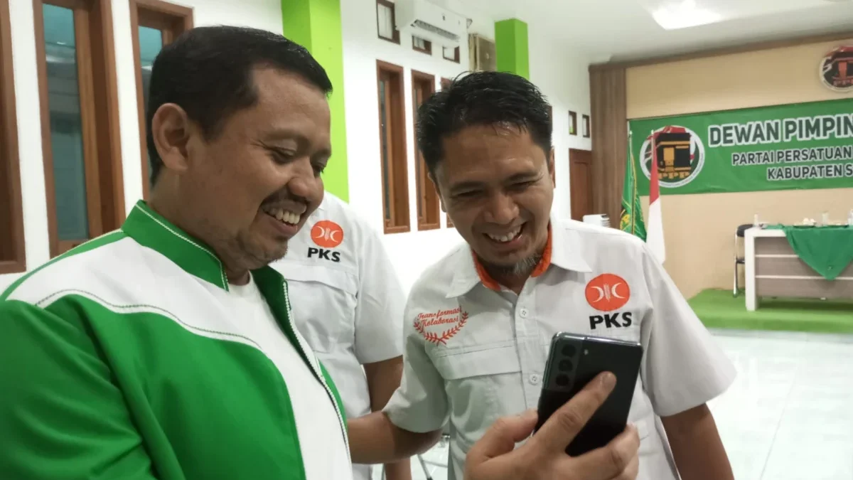 ALTERNAT : Bakala calon Bupati Sumedang H Dony Ahmad Munir tampak akrab bersama Ketua DPD PKS Sumedang, Yana F