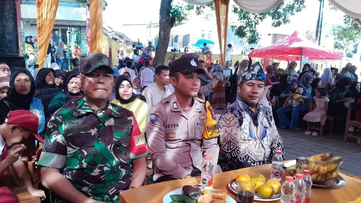 HADIRI: Bhabinkamtibmas Unit Polsek Sumedang Utara, Bripka Agung Novyanaputra SH., saat menghadiri kegiatan ac