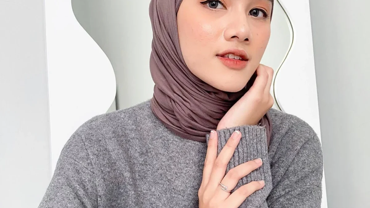 Rekomendasi Kerudung untuk Baju Berwarna Abu-abu