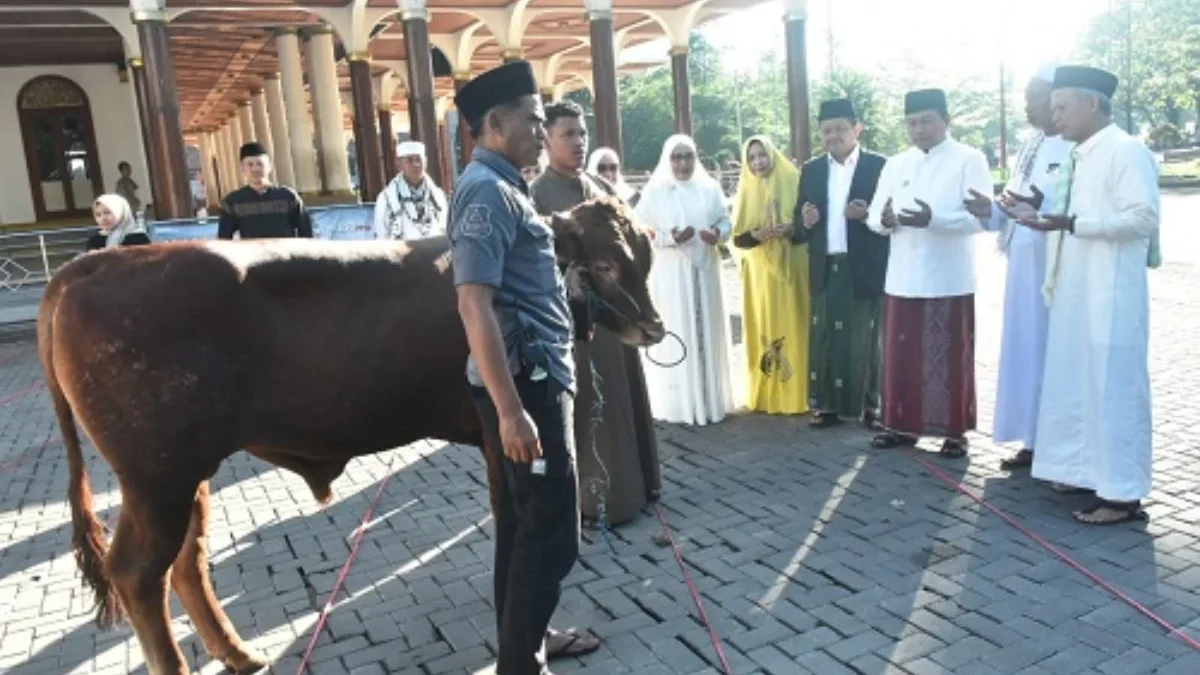 Pj Bupati Sumedang Salat Iduladha di Masjid Agung