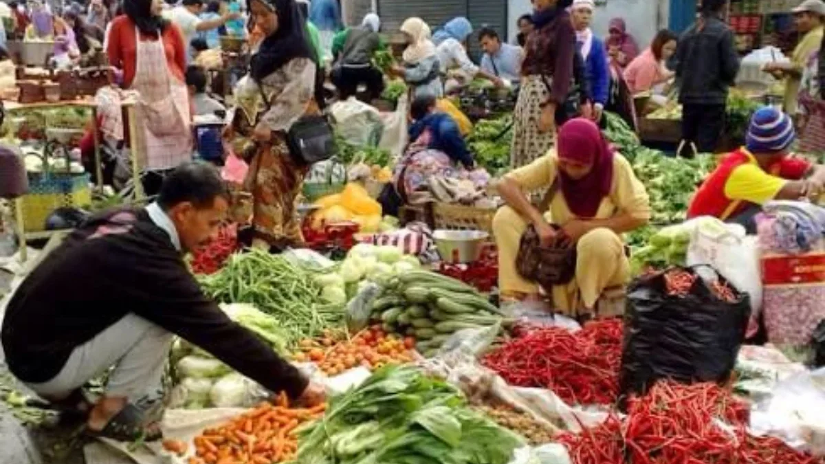 Usai Idul Adha, Harga Bahan Pokok Naik! Usai Idul Adha, harga beberapa bahan pokok mengalami kenaikan di pasar