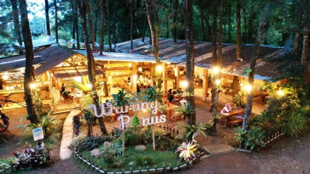 Warung Pinus Wisata Favorit di Subang Selatan