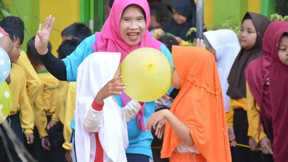 Lomba joged balon memeriahkan hari kemerdekaan hut Ri Ke-79