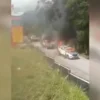 3 Orang Jadi Korban Penembakan, Warga Balas dengan Bakar 6 Mobil Aparat