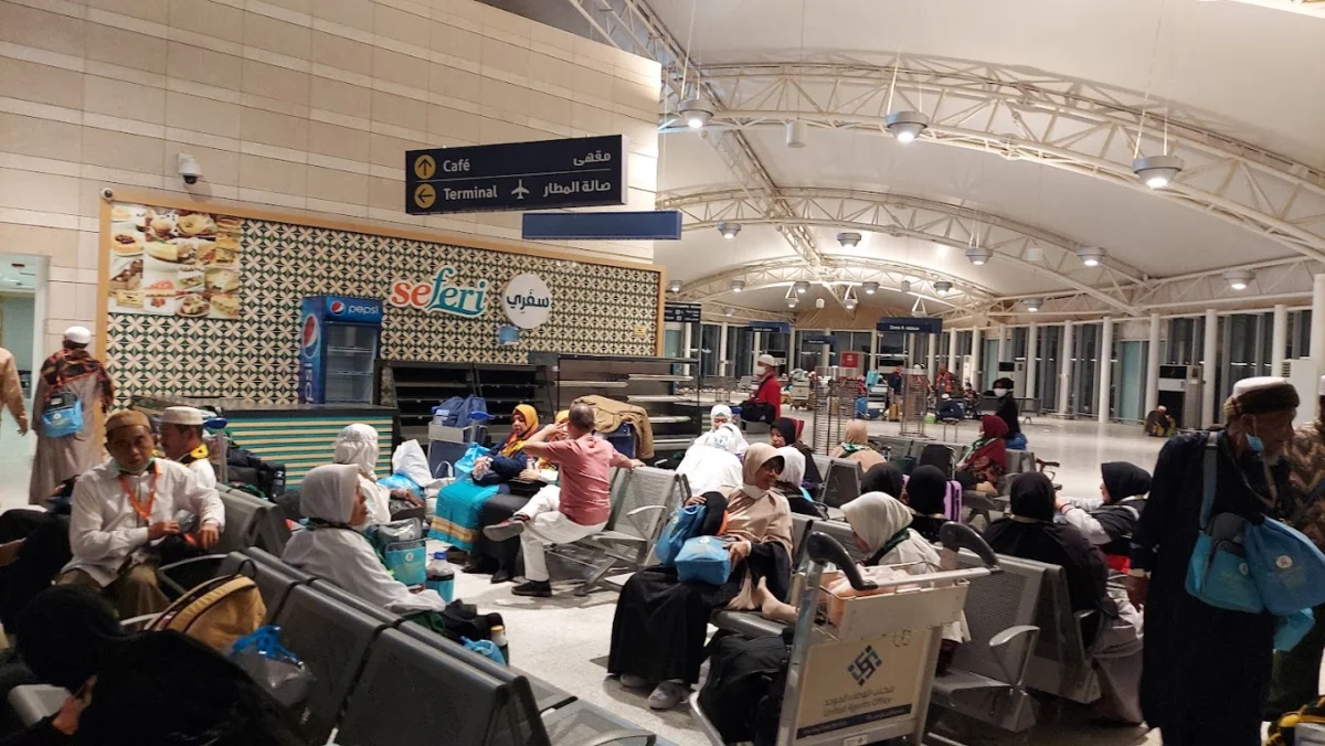 Jemaah Haji Terjebak di Madinah Akibat Delay Penerbangan Jemaah Haji Kloter UPG 31