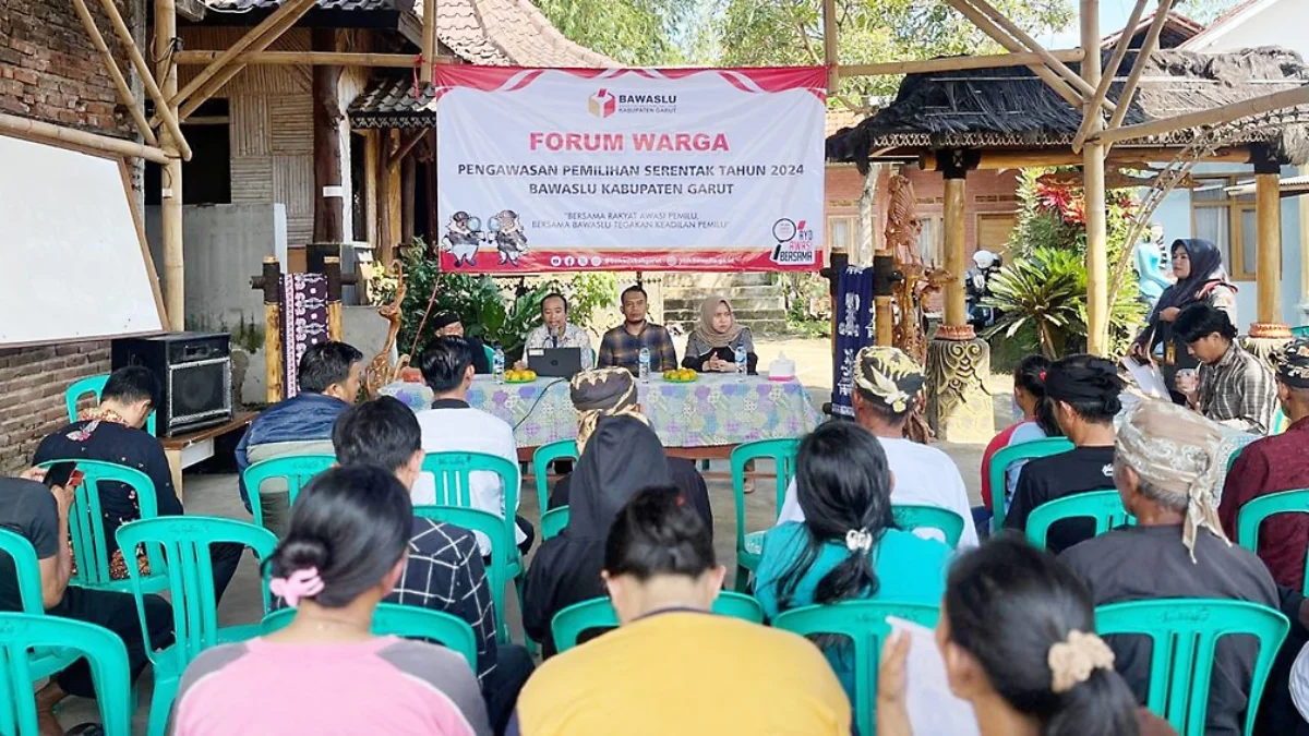 Komisioner Bawaslu Kabupaten Garut menerangkan pentingnya partisipasi masyarakat dalam mengawasi pilkada di Ke