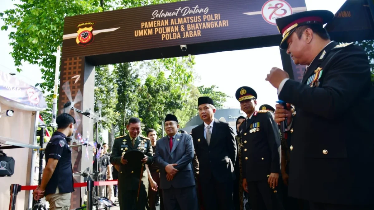 Bey Machmudin Hadiri Peringatan HUT Bhayangkara Ke-78 Tingkat Polda Jabar